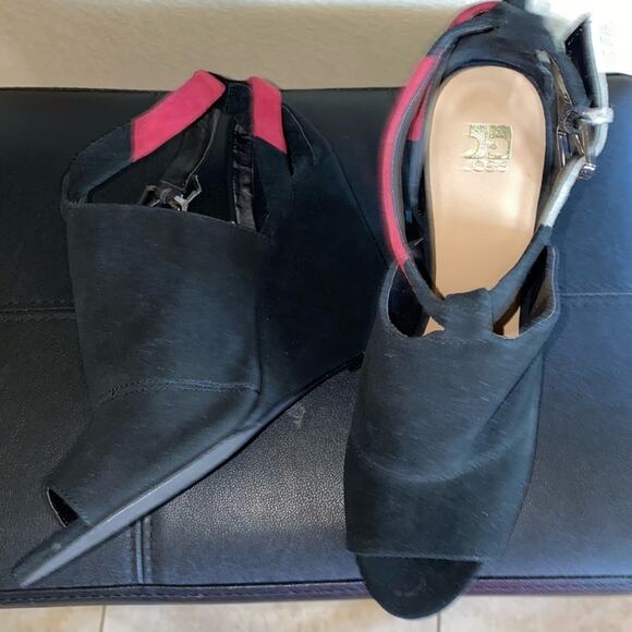 Joe's Jeans Wedged Heel Strapped Sandal Black with grey/burgundy size 9.5 - Picture 11 of 14